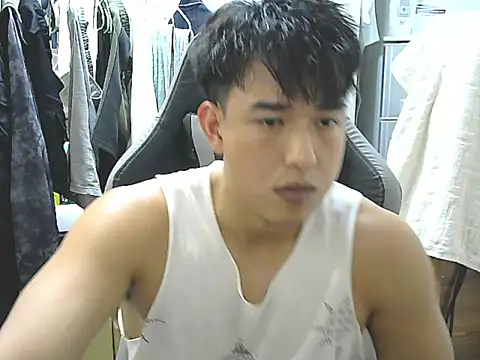 Snapshot of hunterXhan chatting on October 28, 2025, 2:42 pm hunterXhan online show from October 28, 2025, 2:42 pm