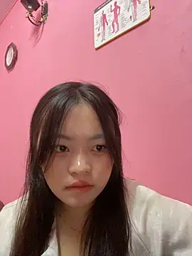 Julia-Elsa online show from October 14, 2025, 2:01 am