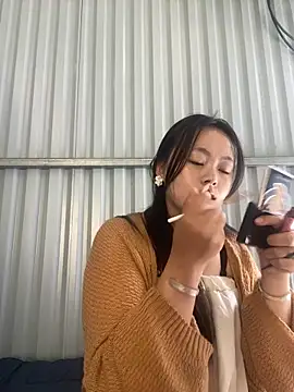 Julia-Elsa online show from October 18, 2025, 4:04 am