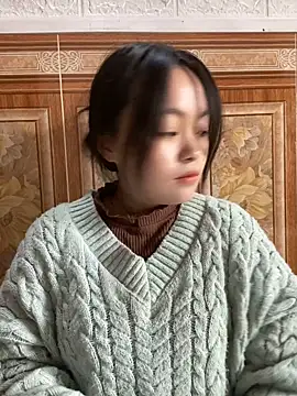 Julia-Elsa online show from November 4, 2025, 4:00 am