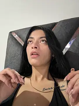 Snapshot of LiaCollings chatting on October 17, 2025, 11:13 am LiaCollings online show from October 17, 2025, 11:13 am