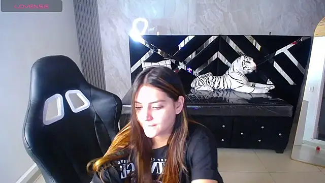 Snapshot of emily_cooper_t chatting on September 17, 2025, 3:08 am emily cooper t online show from September 17, 2025, 3:08 am