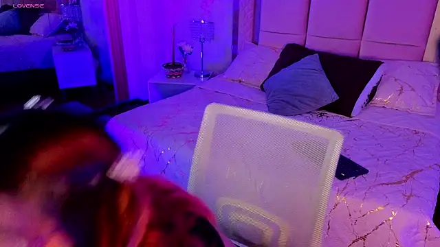 Snapshot of AlanaOdison chatting on November 27, 2025, 8:33 pm AlanaOdison online show from November 27, 2025, 8:33 pm