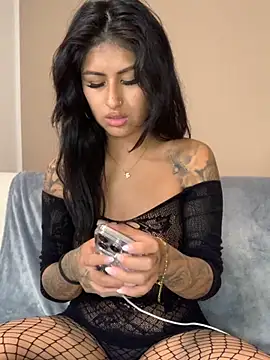 mrskarmaa online show from November 5, 2025, 9:15 pm