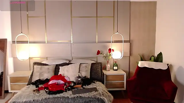 Lina Montclair online show from September 23, 2025, 8:01 pm