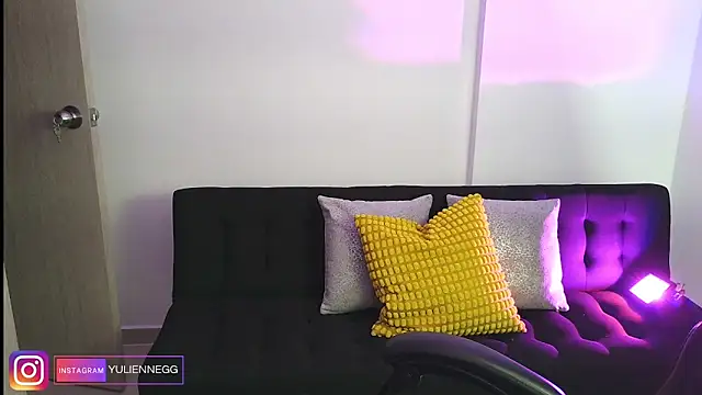 Snapshot of Yulienneg chatting on November 23, 2025, 12:32 am Yulienneg online show from November 23, 2025, 12:32 am