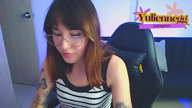 Snapshot of Yulienneg chatting on February 8, 2026, 3:43 am Yulienneg online show from February 8, 2026, 3:43 am