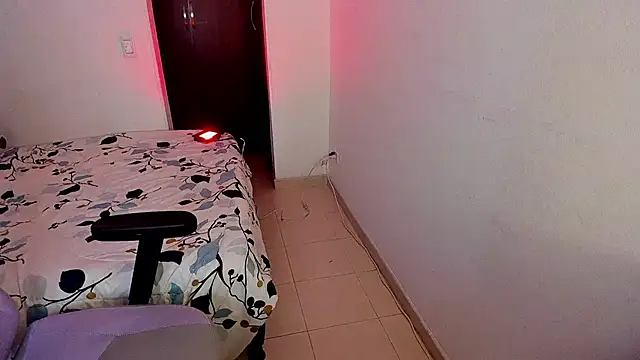 Snapshot of lain_t chatting on November 5, 2025, 8:25 am lain t online show from November 5, 2025, 8:25 am