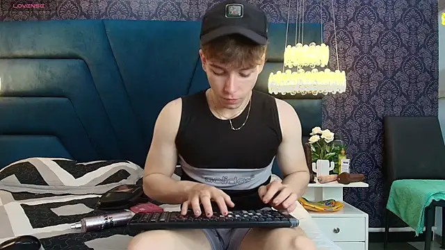 TaylerWhite online show from December 20, 2025, 11:50 am