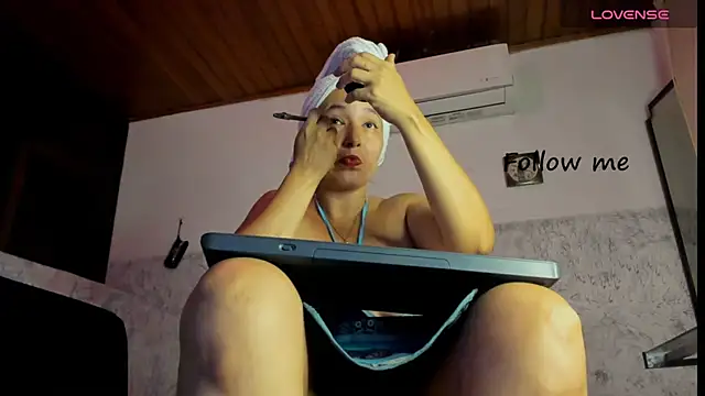 Snapshot of marly_charm_ chatting on February 16, 2026, 4:08 am marly charm online show from February 16, 2026, 4:08 am