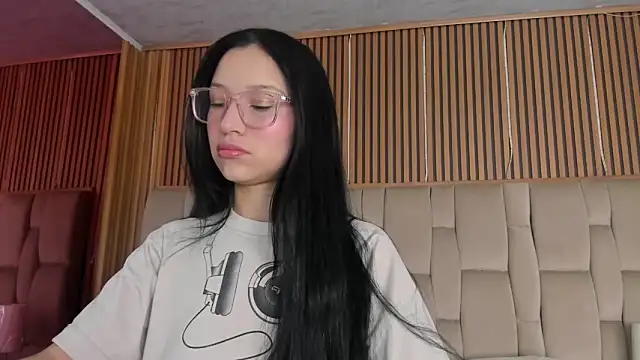 Snapshot of Sophie_Calloway chatting on April 23, 2026, 1:35 pm Sophie Calloway online show from April 23, 2026, 1:35 pm