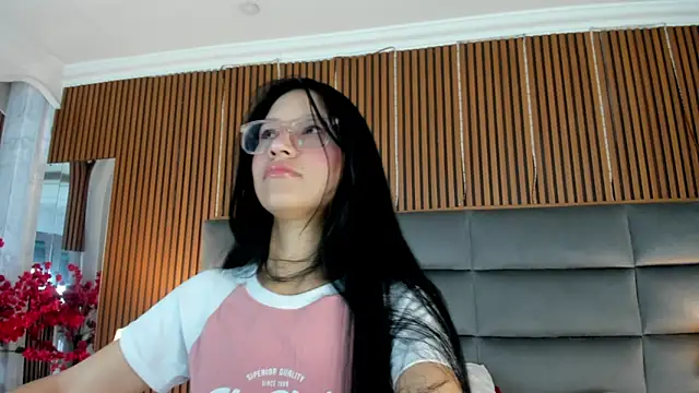 Snapshot of Sophie_Calloway chatting on May 6, 2026, 12:54 pm Sophie Calloway online show from May 6, 2026, 12:54 pm