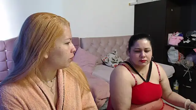 MISTRESSMILF40 online show from December 17, 2025, 1:06 pm