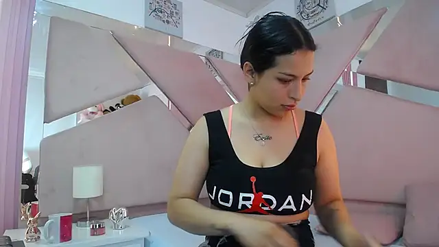 Mia garcia28 online show from October 17, 2025, 8:11 pm