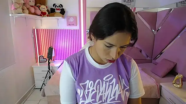 Snapshot of Mia_garcia28 chatting on February 4, 2026, 8:47 pm Mia garcia28 online show from February 4, 2026, 8:47 pm