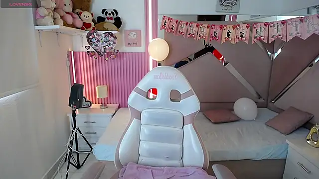 Snapshot of Mia_garcia28 chatting on February 6, 2026, 8:01 pm Mia garcia28 online show from February 6, 2026, 8:01 pm