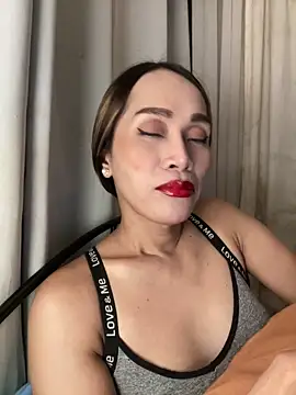 RomanticPearlTS online show from April 16, 2026, 1:34 pm