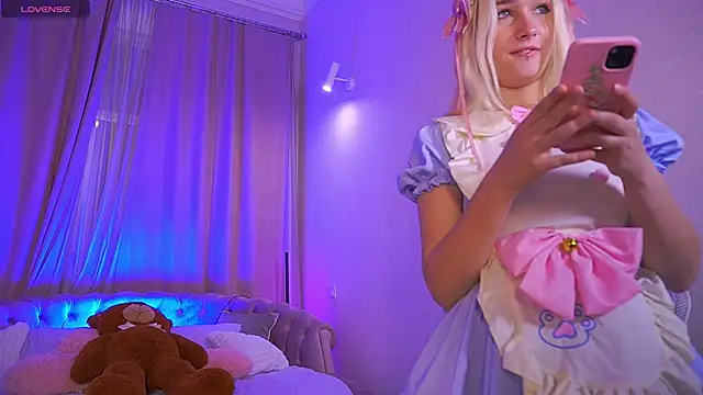 LilElfie online show from September 26, 2025, 12:42 pm