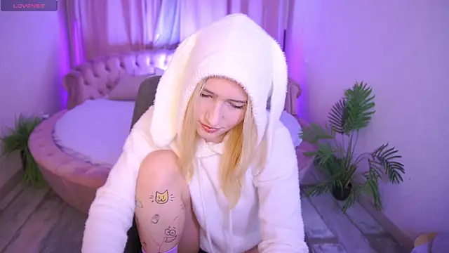 LilElfie online show from November 16, 2025, 9:26 am