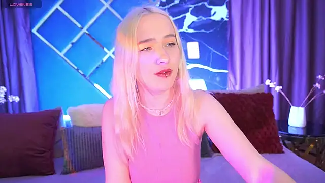 Snapshot of LilElfie chatting on February 11, 2026, 12:04 am LilElfie online show from February 11, 2026, 12:04 am