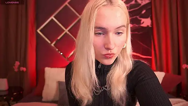 Snapshot of LilElfie chatting on February 16, 2026, 11:12 pm LilElfie online show from February 16, 2026, 11:12 pm