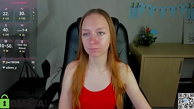 Snapshot of Mia_E1fie chatting on October 12, 2025, 12:20 am Mia E1fie online show from October 12, 2025, 12:20 am