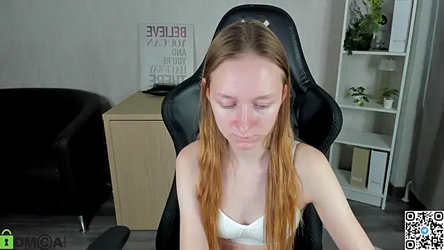 Snapshot of Mia_E1fie chatting on December 3, 2025, 9:18 am Mia E1fie online show from December 3, 2025, 9:18 am