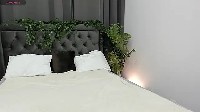 cute luucy online show from November 25, 2025, 2:44 am