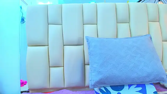 sweet amye online show from October 18, 2025, 7:14 pm