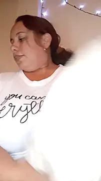 Snapshot of luzdanna chatting on November 2, 2025, 6:43 pm luzdanna online show from November 2, 2025, 6:43 pm