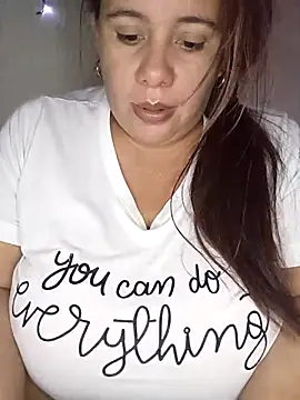 Snapshot of luzdanna chatting on December 13, 2025, 9:09 pm luzdanna online show from December 13, 2025, 9:09 pm