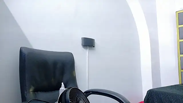 yorbymaxx online show from December 2, 2025, 2:01 pm