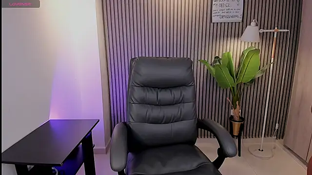 Snapshot of Missnaomi_ chatting on September 28, 2025, 5:57 am Missnaomi online show from September 28, 2025, 5:57 am