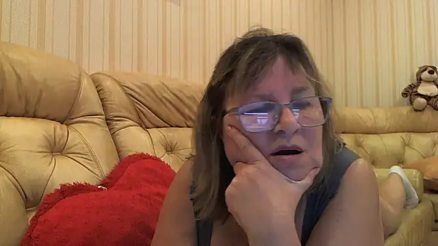 Snapshot of Simply_woman chatting on April 8, 2026, 7:47 pm Simply woman online show from April 8, 2026, 7:47 pm