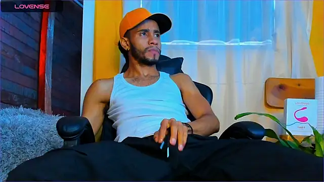 Snapshot of Alex_bigcock11_ chatting on October 18, 2025, 1:12 pm Alex bigcock11 online show from October 18, 2025, 1:12 pm