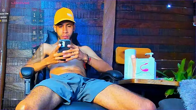 Snapshot of Alex_bigcock11_ chatting on November 13, 2025, 12:59 pm Alex bigcock11 online show from November 13, 2025, 12:59 pm