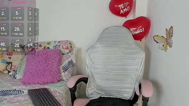 Snapshot of mari-ross chatting on February 13, 2026, 2:18 am mari-ross online show from February 13, 2026, 2:18 am