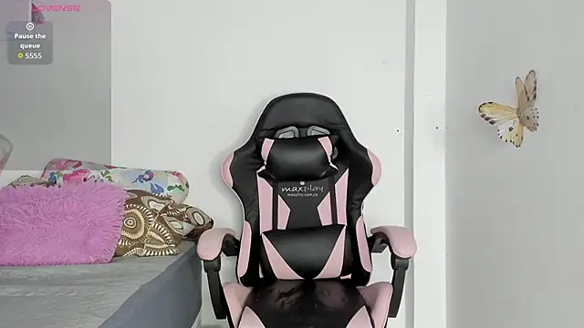 Snapshot of mari-ross chatting on February 19, 2026, 2:18 am mari-ross online show from February 19, 2026, 2:18 am