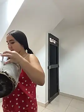 julieta rosee online show from June 27, 2026, 6:57 pm