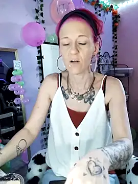 Snapshot of Purple2StayThnxx chatting on October 10, 2025, 12:59 pm Purple2StayThnxx online show from October 10, 2025, 12:59 pm
