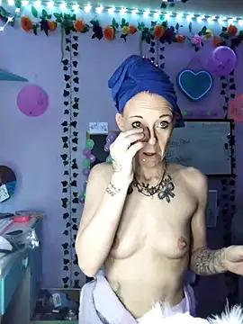 Purple2StayThnxx online show from October 20, 2025, 8:42 pm