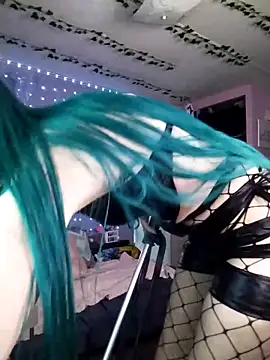 Snapshot of Purple2StayThnxx chatting on April 23, 2026, 6:32 pm Purple2StayThnxx online show from April 23, 2026, 6:32 pm