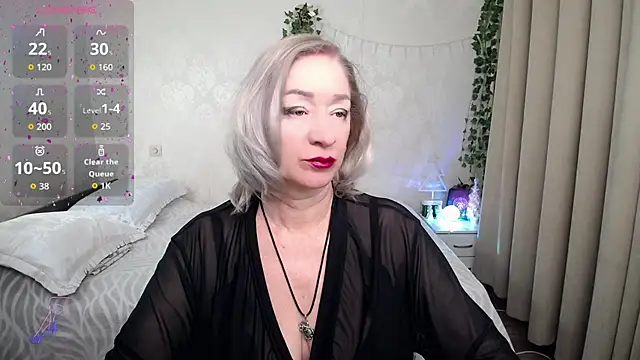 hunters woman online show from December 21, 2025, 6:37 pm