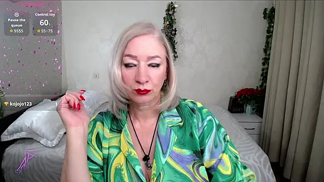 hunters woman online show from May 31, 2026, 4:36 pm