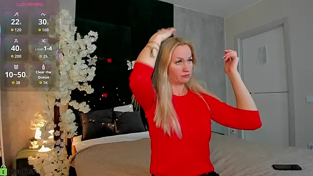 KiraSun online show from December 19, 2025, 11:50 am