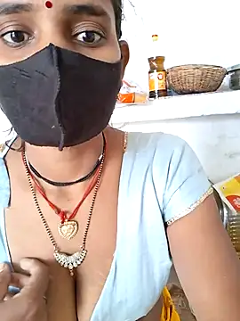 Snapshot of RAYI_Queen_3 chatting on November 10, 2025, 3:49 am RAYI Queen 3 online show from November 10, 2025, 3:49 am