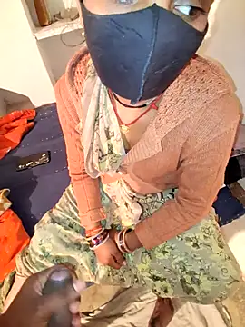 Snapshot of RAYI_Queen_3 chatting on February 9, 2026, 3:27 pm RAYI Queen 3 online show from February 9, 2026, 3:27 pm