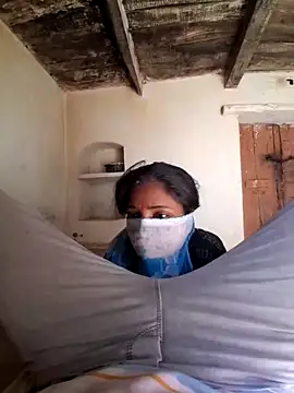 Snapshot of RAYI_Queen_3 chatting on March 5, 2026, 8:10 am RAYI Queen 3 online show from March 5, 2026, 8:10 am