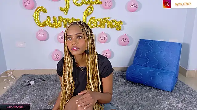 Snapshot of NymzieLoren chatting on January 15, 2026, 6:51 am NymzieLoren online show from January 15, 2026, 6:51 am