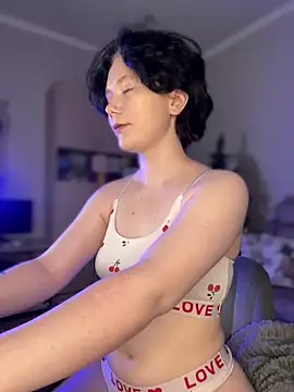 RinaShy online show from December 15, 2025, 5:12 am